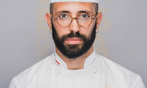 "Un cioccolato più buono per tutti" con Sebastiano CaridiUna selezione di dolci per rispondere alle esigenze di tutti i vostri clienti, in termini di intolleranze e di stili di vita, dal gusto migliore attraverso un nuovo concetto di cioccolato